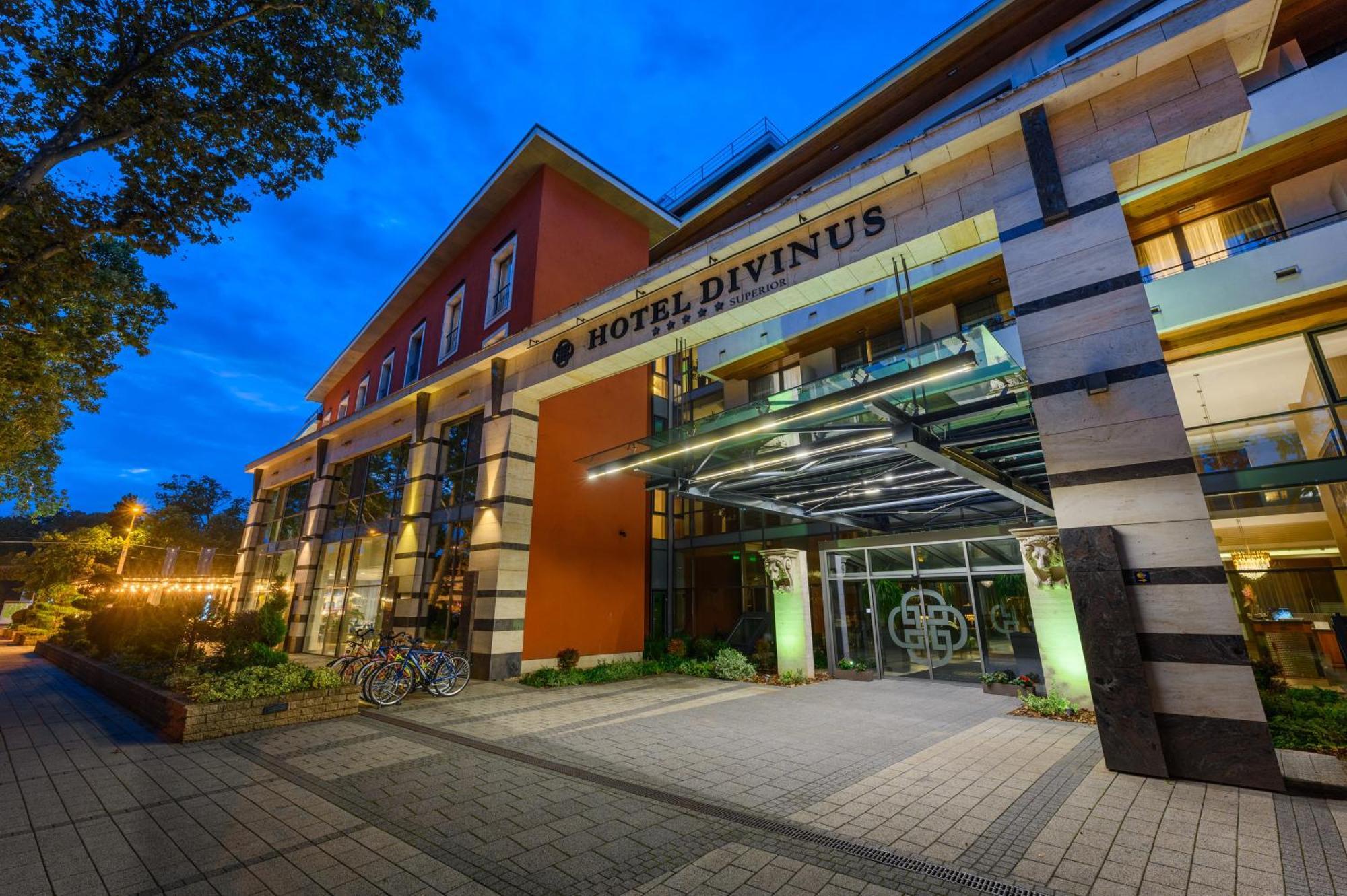 Hotel Divinus Debrecen Exterior photo