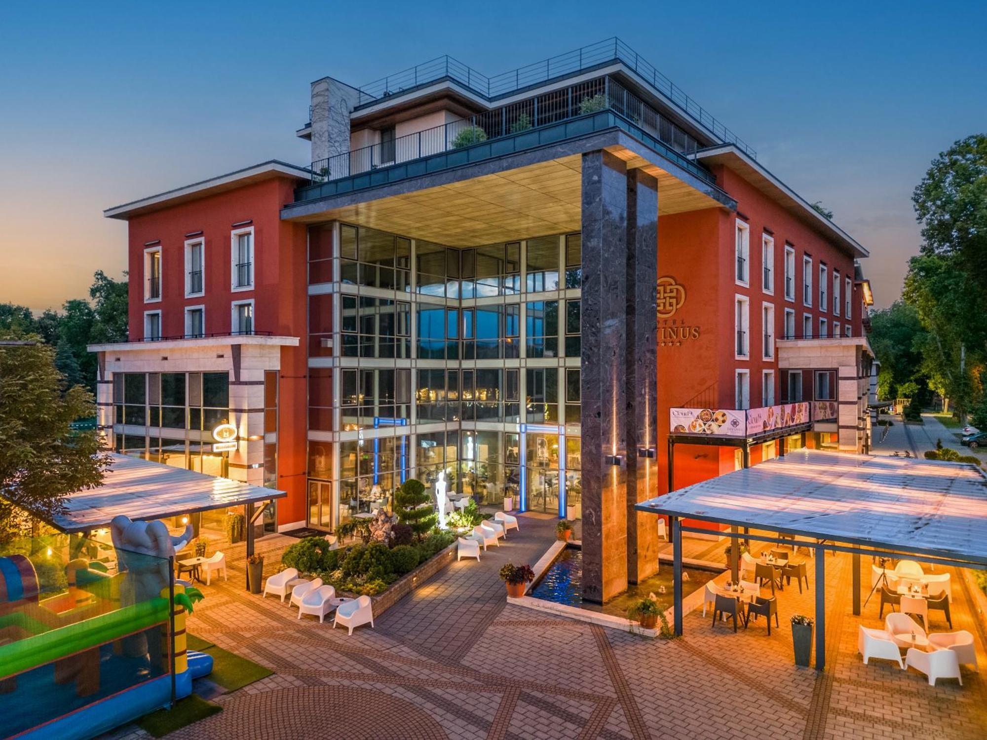 Hotel Divinus Debrecen Exterior photo Hotel
